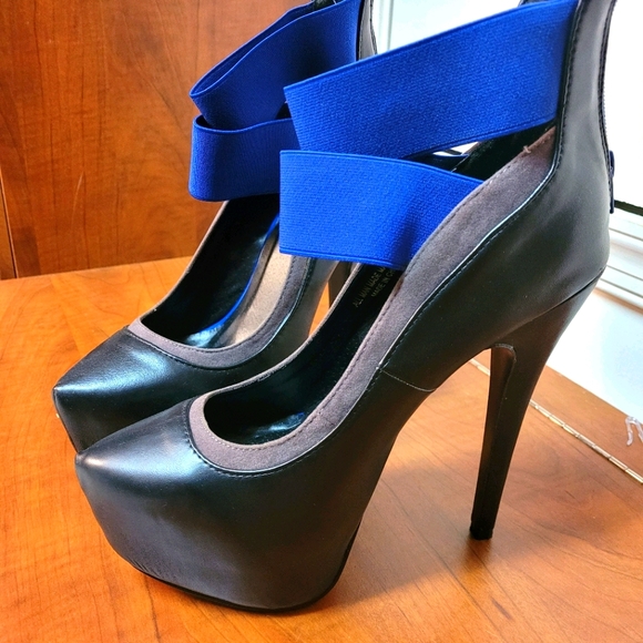 Liliana Shoes - Black and royal blue pumps